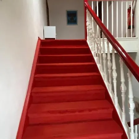Charming Away: Close To Messe Apartment