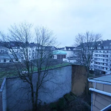 Charming Away: Close To Messe *